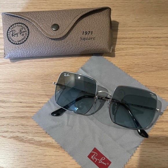 RayBan 1971 Square (like new condition) with receipt - Picture 4 of 11